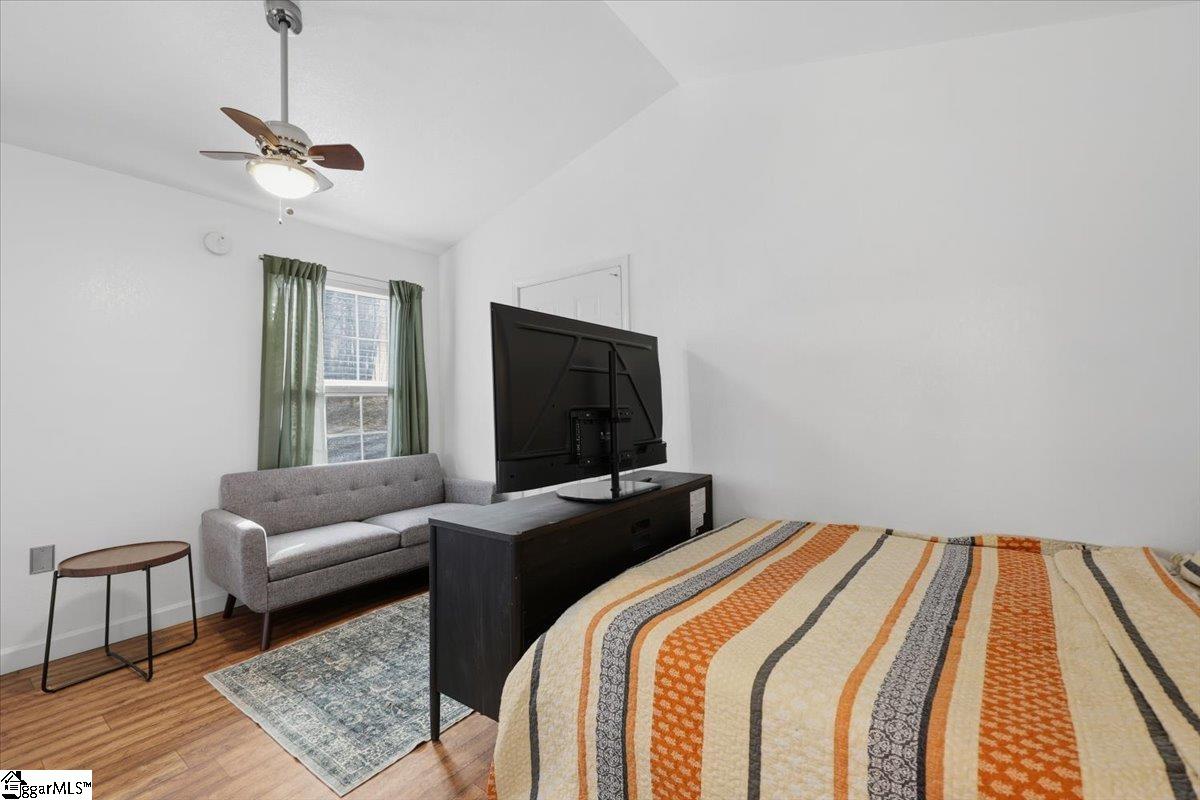 831 Neighborhood Road Wellford, SC 29385 - Photo 4 of 35