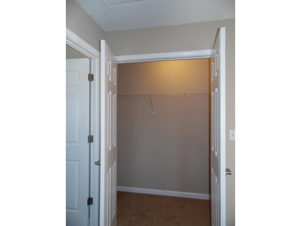 2216 Sherwood Road Kingsport, TN 37664 - Photo 20 of 33 Master Closet