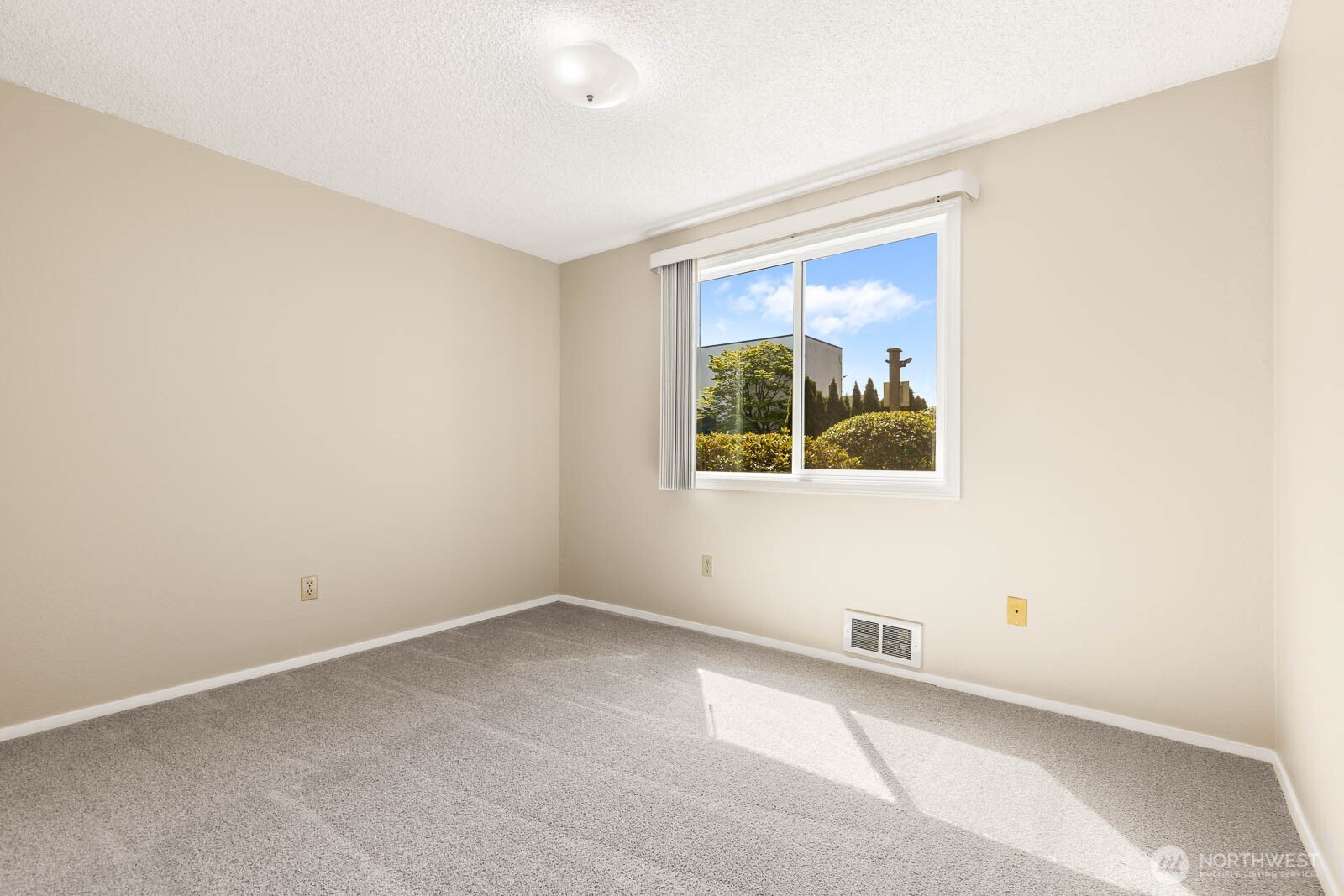 820 Cady Road, Unit F105 Everett, WA 98203 - Photo 11 of 26 Gallery Image 11
