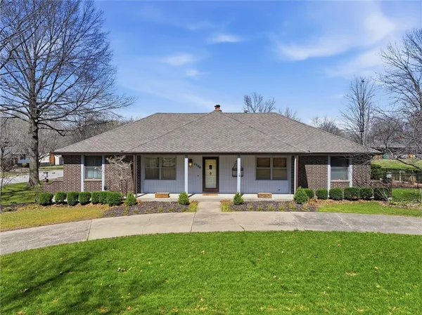 $389,000 | 1700 Twin Oaks Drive, Harrisonville, MO 64701