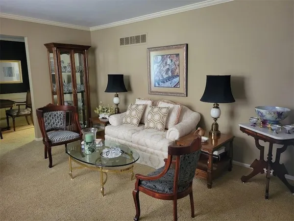 $389,000 | 1700 Twin Oaks Drive, Harrisonville, MO 64701