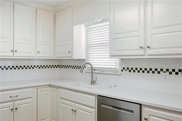 $389,000 | 1700 Twin Oaks Drive, Harrisonville, MO 64701