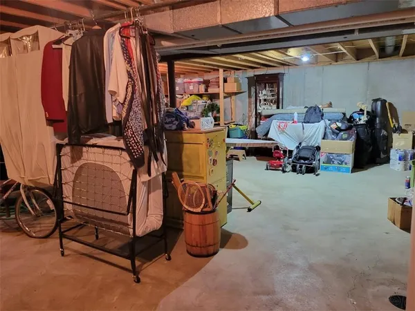 $389,000 | 1700 Twin Oaks Drive, Harrisonville, MO 64701