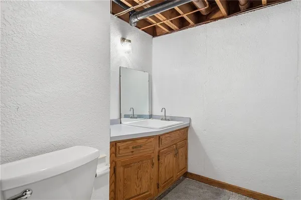 $389,000 | 1700 Twin Oaks Drive, Harrisonville, MO 64701