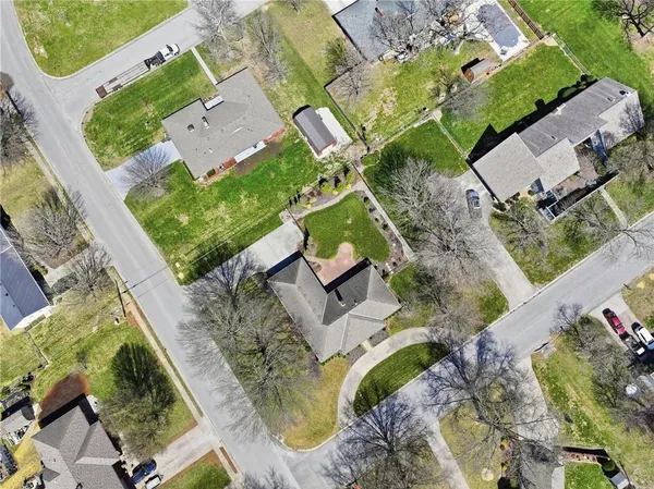 $389,000 | 1700 Twin Oaks Drive, Harrisonville, MO 64701