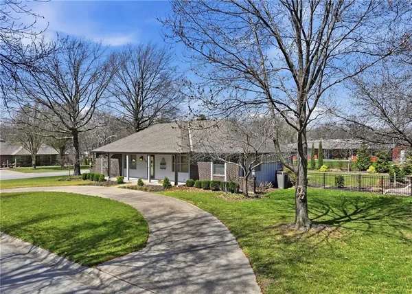 $389,000 | 1700 Twin Oaks Drive, Harrisonville, MO 64701