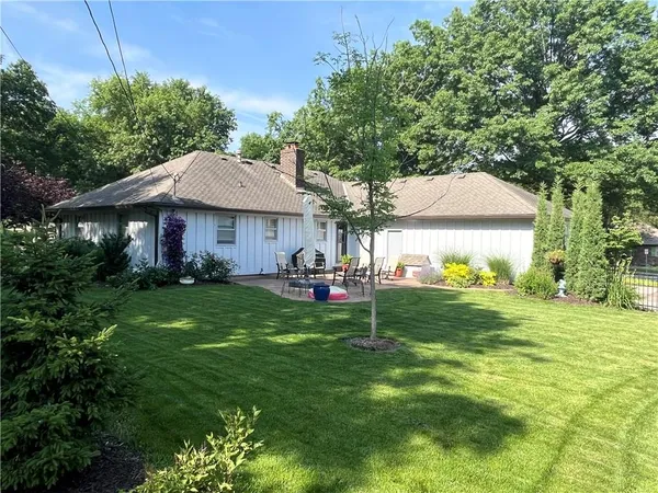 $389,000 | 1700 Twin Oaks Drive, Harrisonville, MO 64701