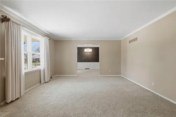 $389,000 | 1700 Twin Oaks Drive, Harrisonville, MO 64701