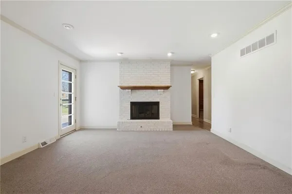 $389,000 | 1700 Twin Oaks Drive, Harrisonville, MO 64701