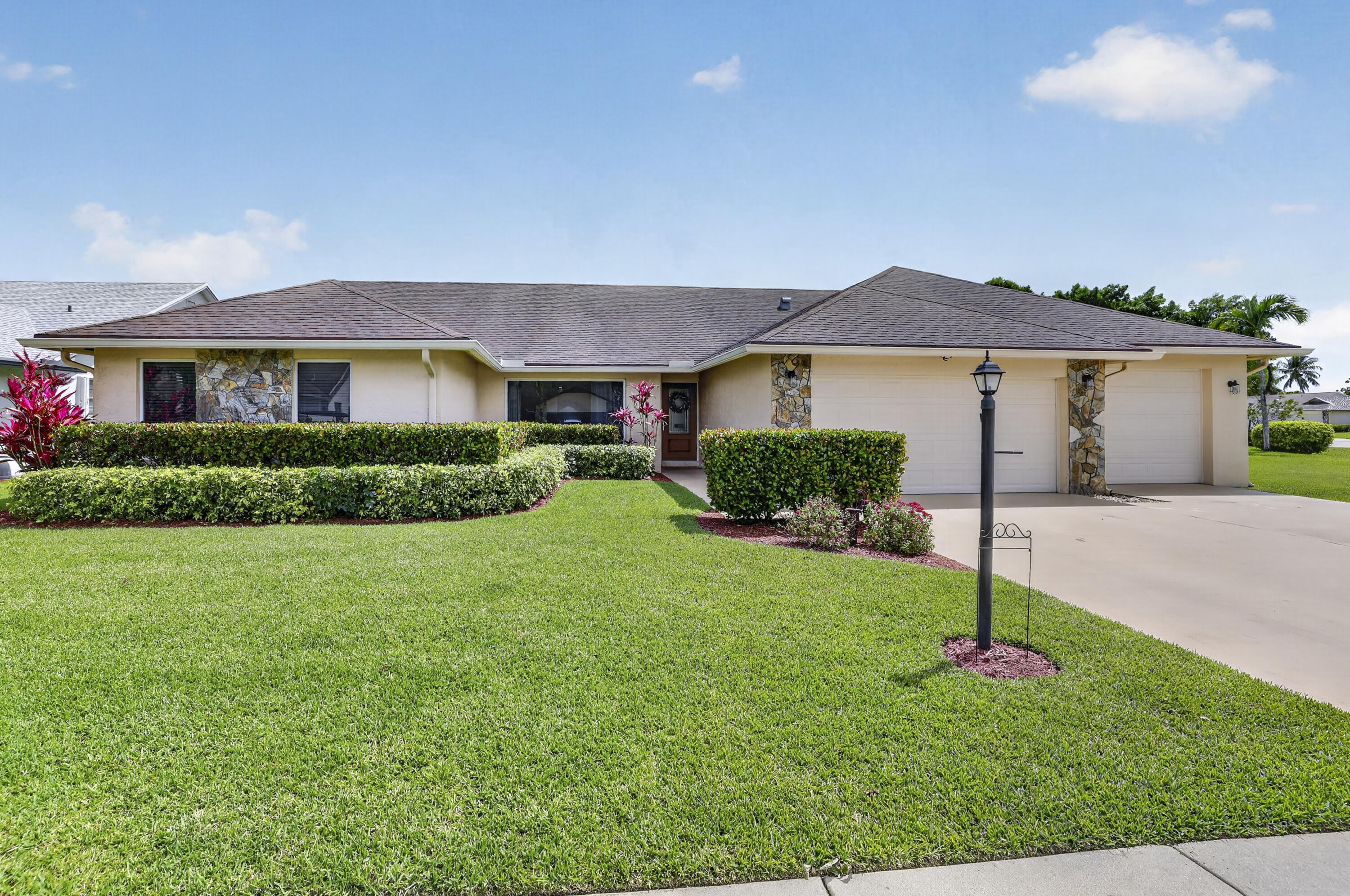 9628 Trivolo Place Boca Raton, FL 33434 - Photo 3 of 41 02-8I8A0221