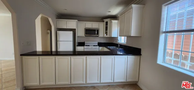 $1,280,000 | 1873 West Jefferson Boulevard, Los Angeles, CA 90018