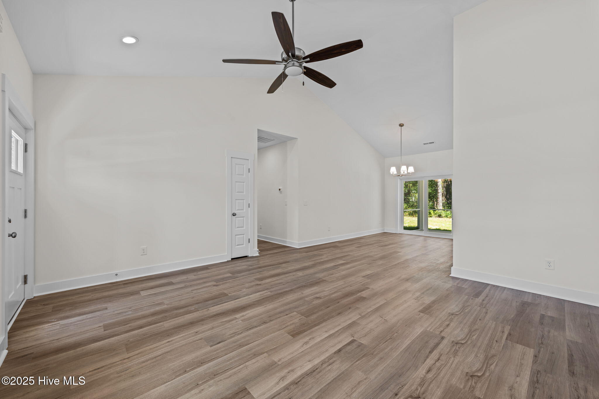 1230 Petite Terre Court New Bern, NC 28560 - Photo 6 of 36 6-web-or-mls-DSC_3569