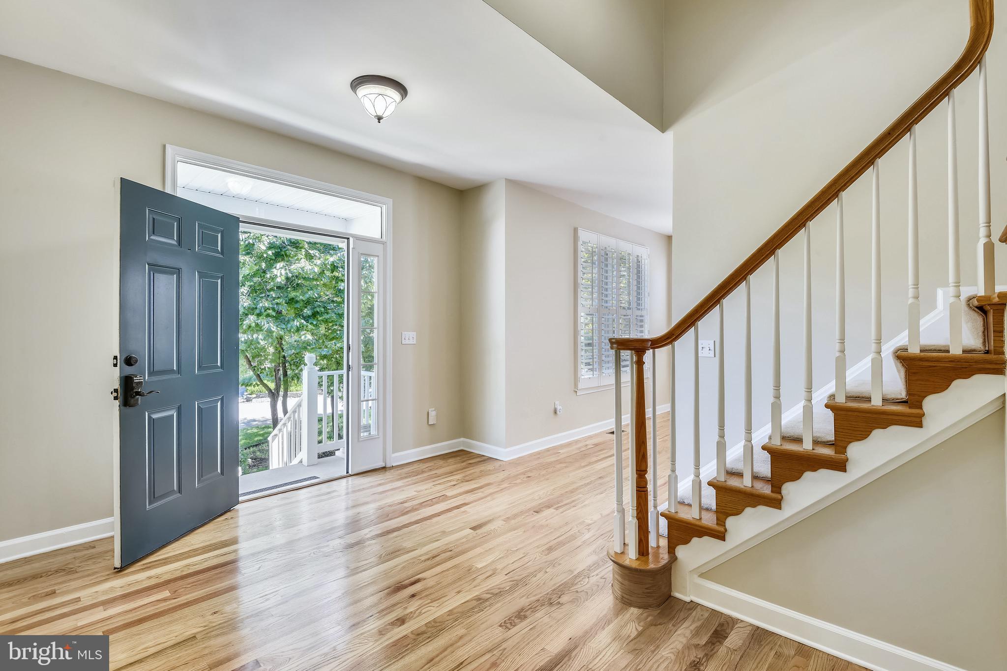 2691 Carrollton Road Annapolis, MD 21403 - Photo 6 of 42 Bright and spacious foyer