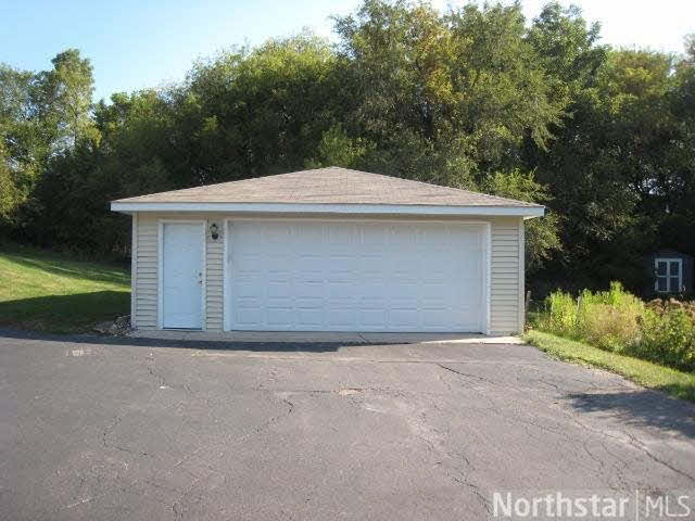 21990 Bracketts Road Shorewood, MN 55331 - Photo 17 of 18 Gallery Image 17