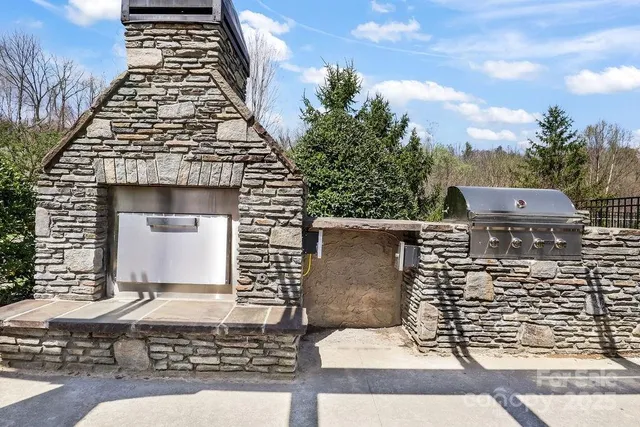 $989,000 | 93 Creekside View Drive, Asheville, NC 28804