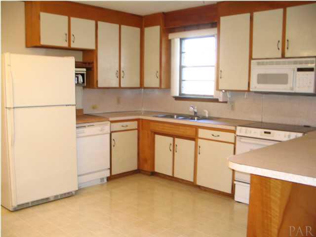6750 Data Street Pensacola, FL 32504 - Photo 20 of 21 Extra large kitchen