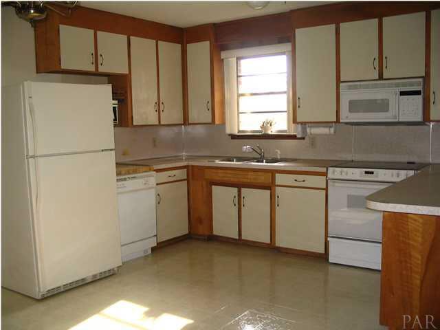 6750 Data Street Pensacola, FL 32504 - Photo 8 of 21 Plenty of room for a breakfast table and chairs