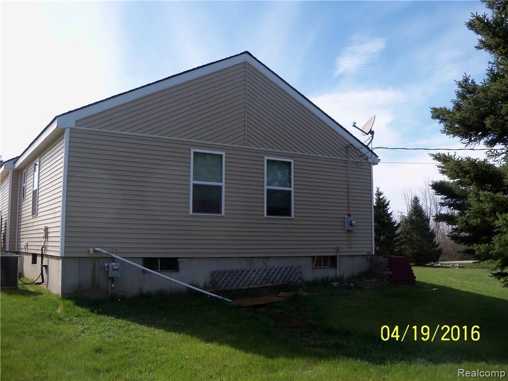 10550 County Line Road Ortonville, MI 48462 - Photo 8 of 39 031.JPG