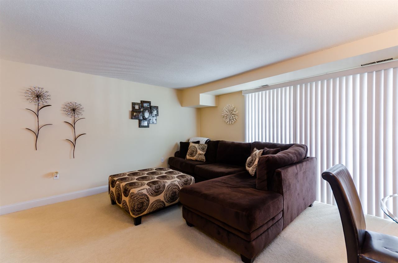 154 Cannongate III Road Nashua, NH 03063 - Photo 3 of 29 Gallery Image 3