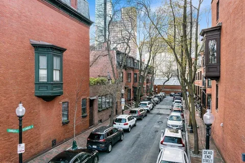 $740,000 | 1 St Charles Street, Unit 3, Boston, MA 02116