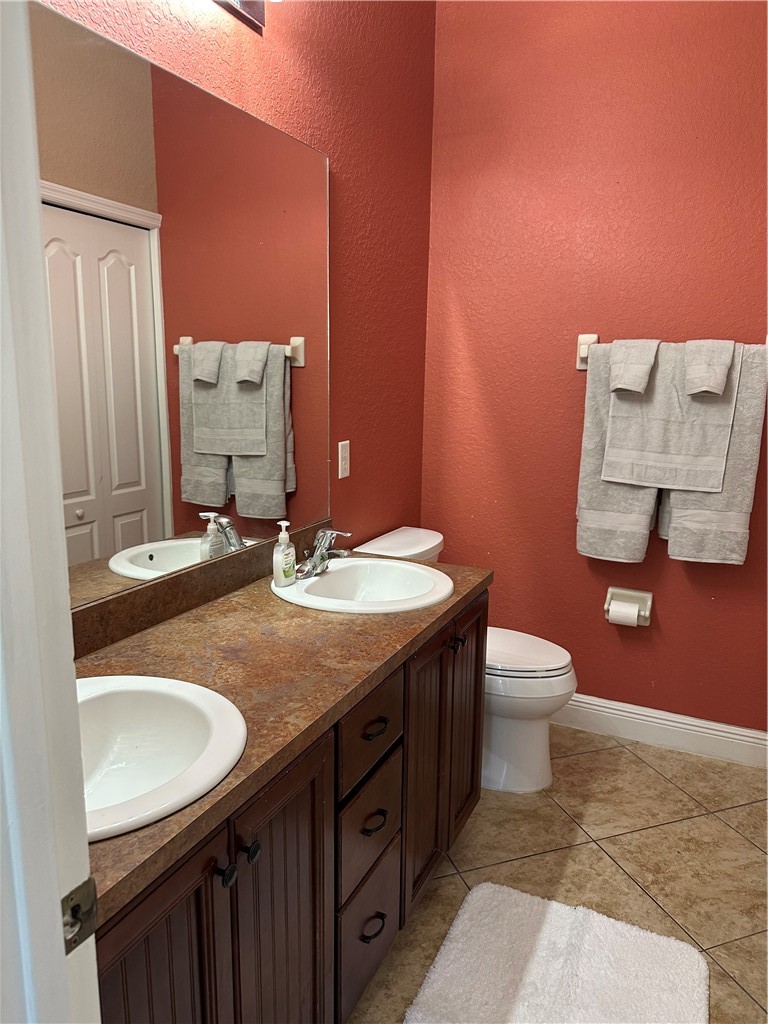 14650 87th Street Fellsmere, FL 32948 - Photo 26 of 36 a bathroom with a sink and a toilet