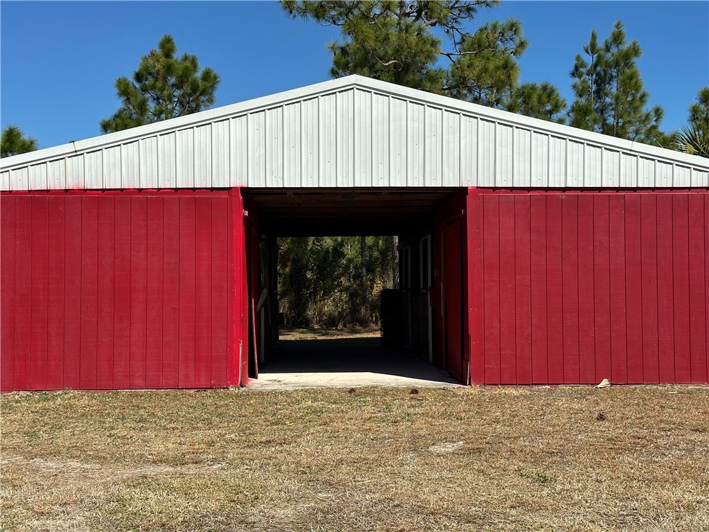 14650 87th Street Fellsmere, FL 32948 - Photo 34 of 36 a view of outdoor space with wooden wall