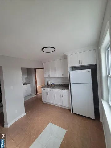 $2,800 | 140 Clinton Place, Unit 2, East Rutherford, NJ 07073