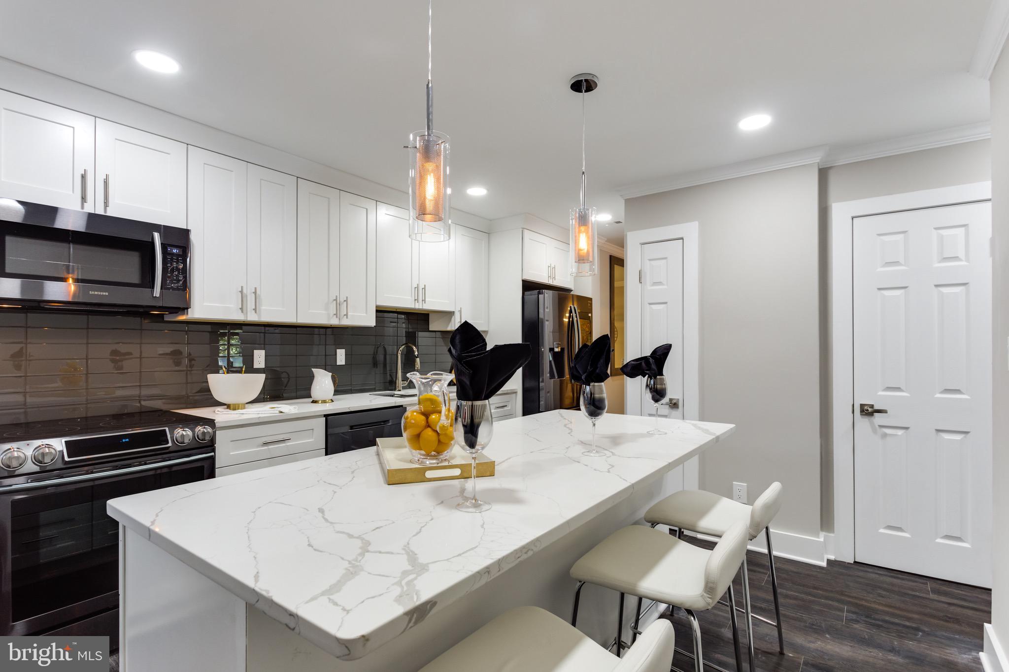 11138 Harbor Court Reston, VA 20191 - Photo 3 of 57