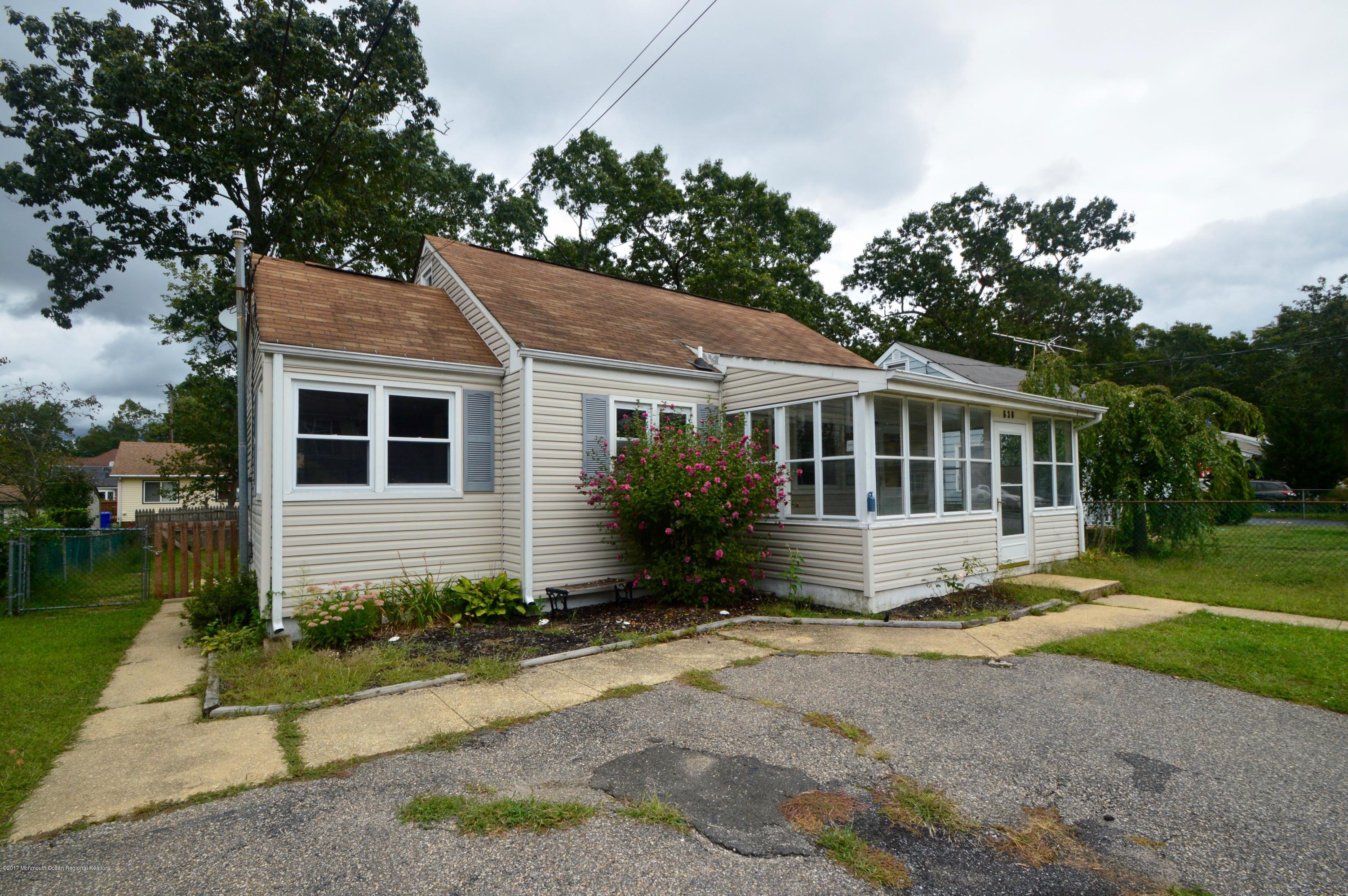 630 Ivanhoe Road Brick, NJ 08723 - Photo 1 of 13 DSC_0508
