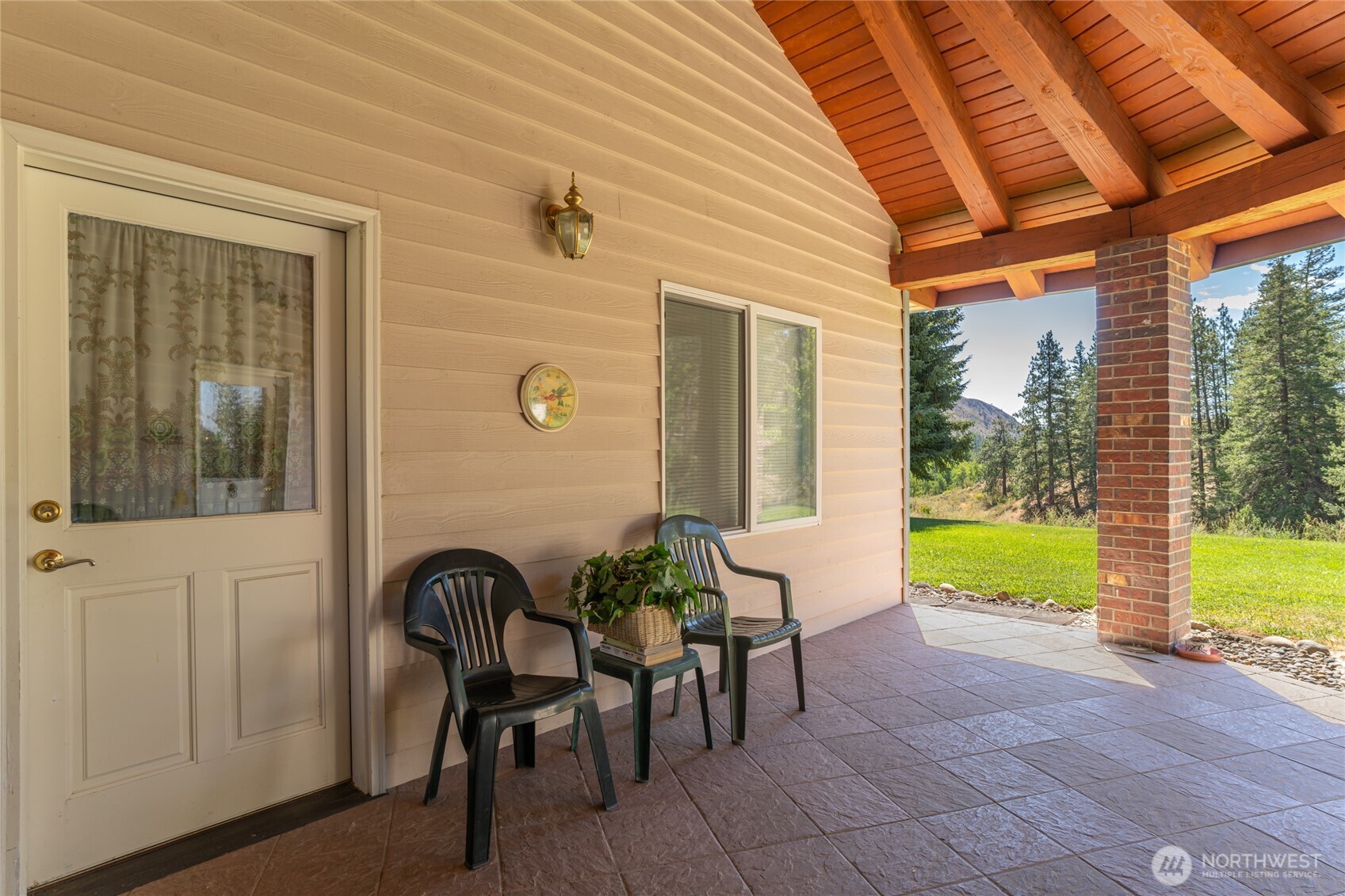 572 B W Chewuch Road Winthrop, WA 98862 - Photo 28 of 37 a balcony with chairs and table
