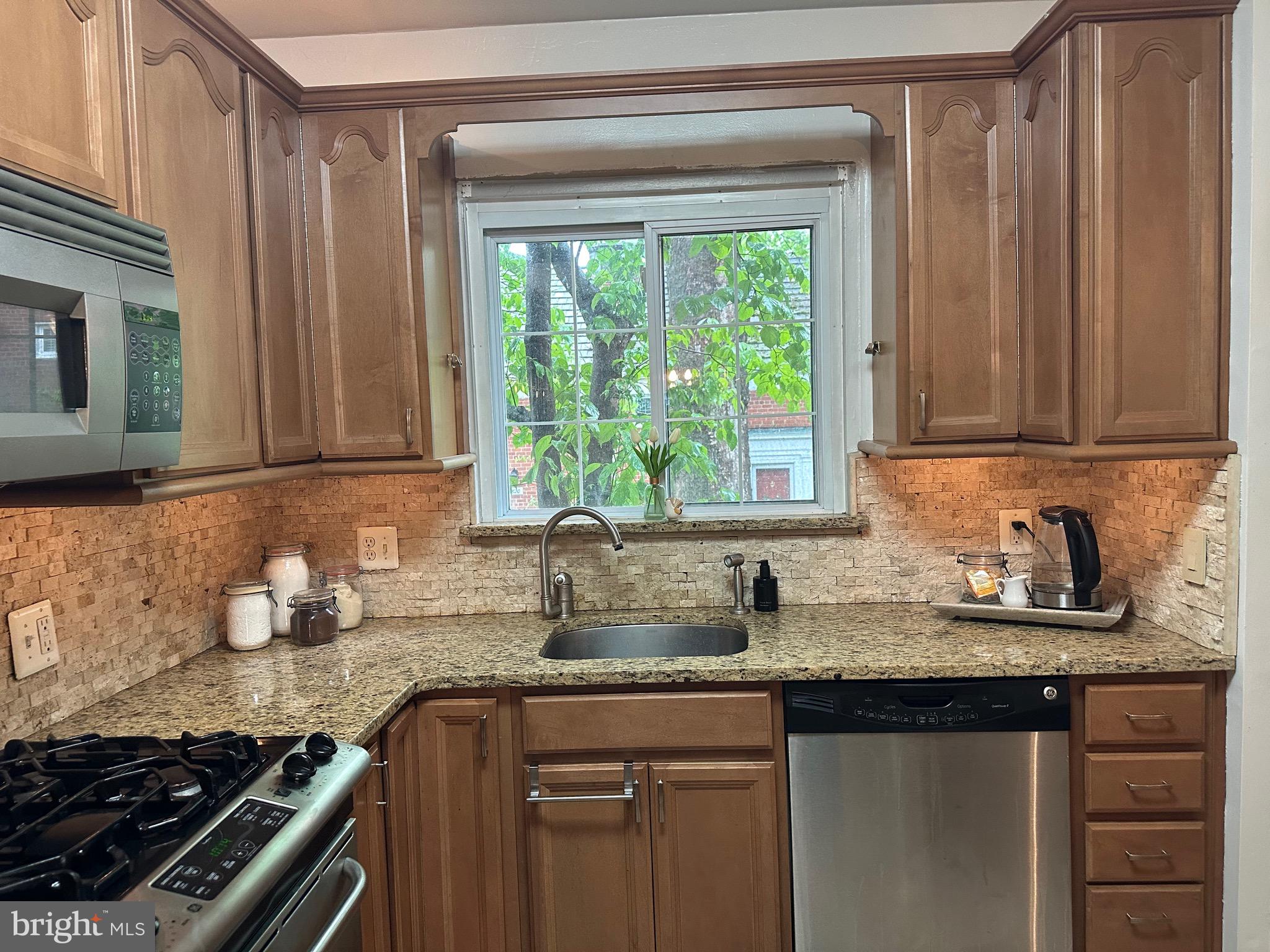3638 Gunston Road Alexandria, VA 22302 - Photo 6 of 29