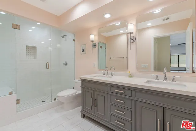 $1,200,000 | 520 South Barrington Avenue, Unit 117, Los Angeles, CA 90049