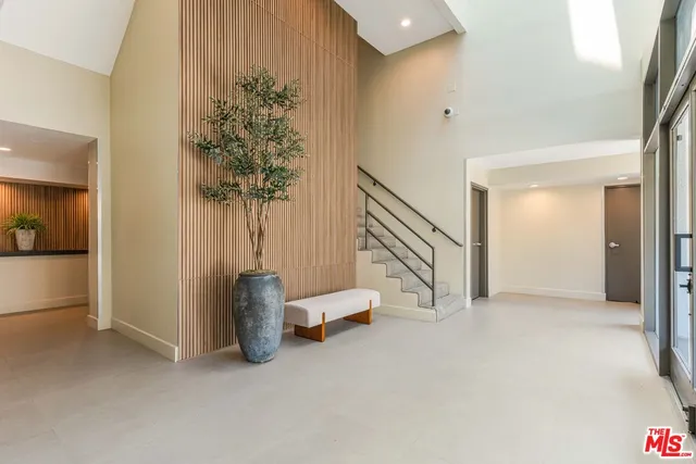 $1,200,000 | 520 South Barrington Avenue, Unit 117, Los Angeles, CA 90049