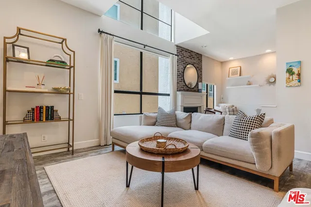 $1,200,000 | 520 South Barrington Avenue, Unit 117, Los Angeles, CA 90049