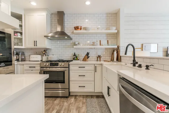 $1,200,000 | 520 South Barrington Avenue, Unit 117, Los Angeles, CA 90049