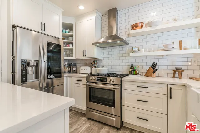 $1,200,000 | 520 South Barrington Avenue, Unit 117, Los Angeles, CA 90049