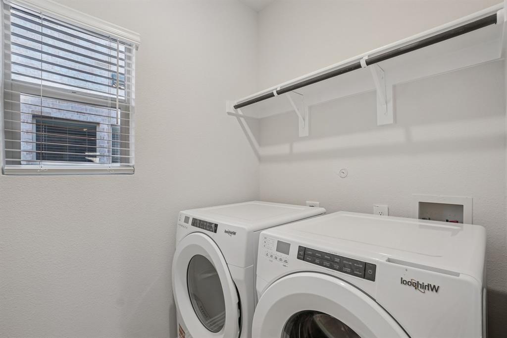 1633 Arches Road Anna, TX 75409 - Photo 17 of 29 Photo is not of the actual home, but is an inspirational photo of builder’s model home and may depict options, furnishings, and/or decorator features that are not included.