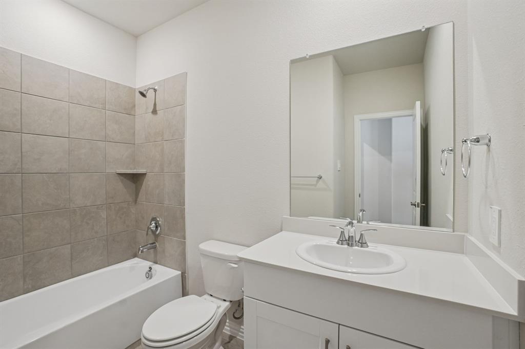 1633 Arches Road Anna, TX 75409 - Photo 18 of 29 Photo is not of the actual home, but is an inspirational photo of builder’s model home and may depict options, furnishings, and/or decorator features that are not included.