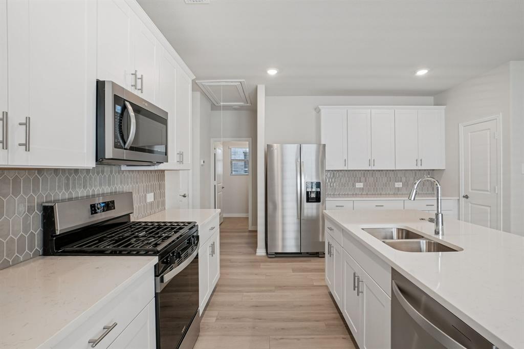 1633 Arches Road Anna, TX 75409 - Photo 5 of 29 Photo is not of the actual home, but is an inspirational photo of builder’s model home and may depict options, furnishings, and/or decorator features that are not included.