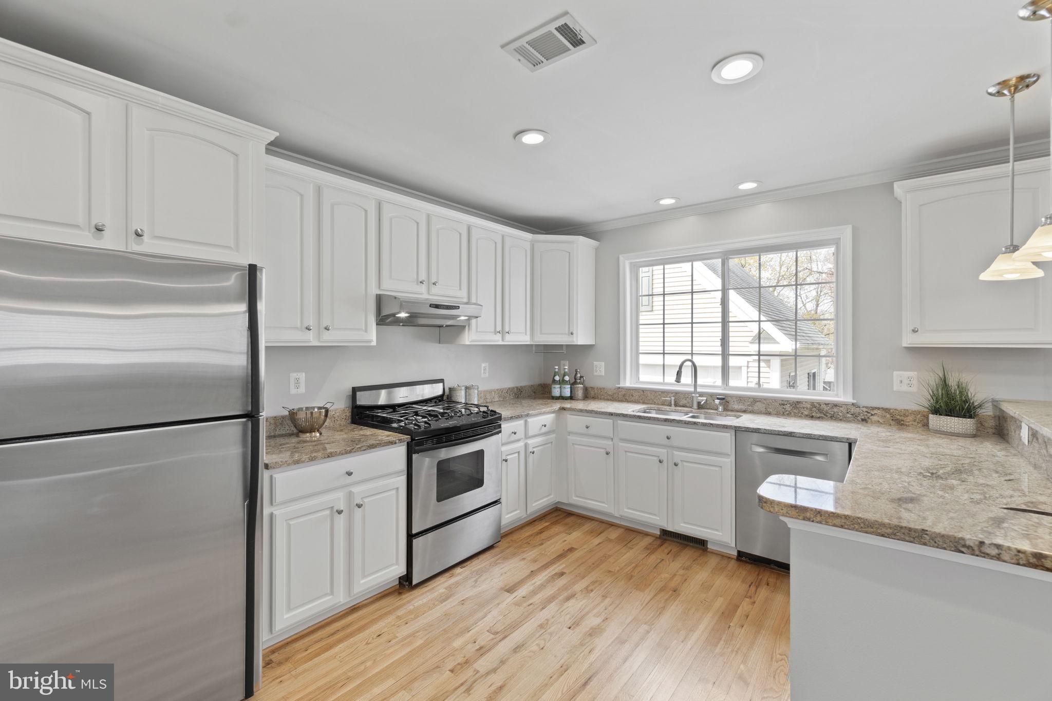 3017 Edgewood Road Kensington, MD 20895 - Photo 9 of 40 Gallery Image 9