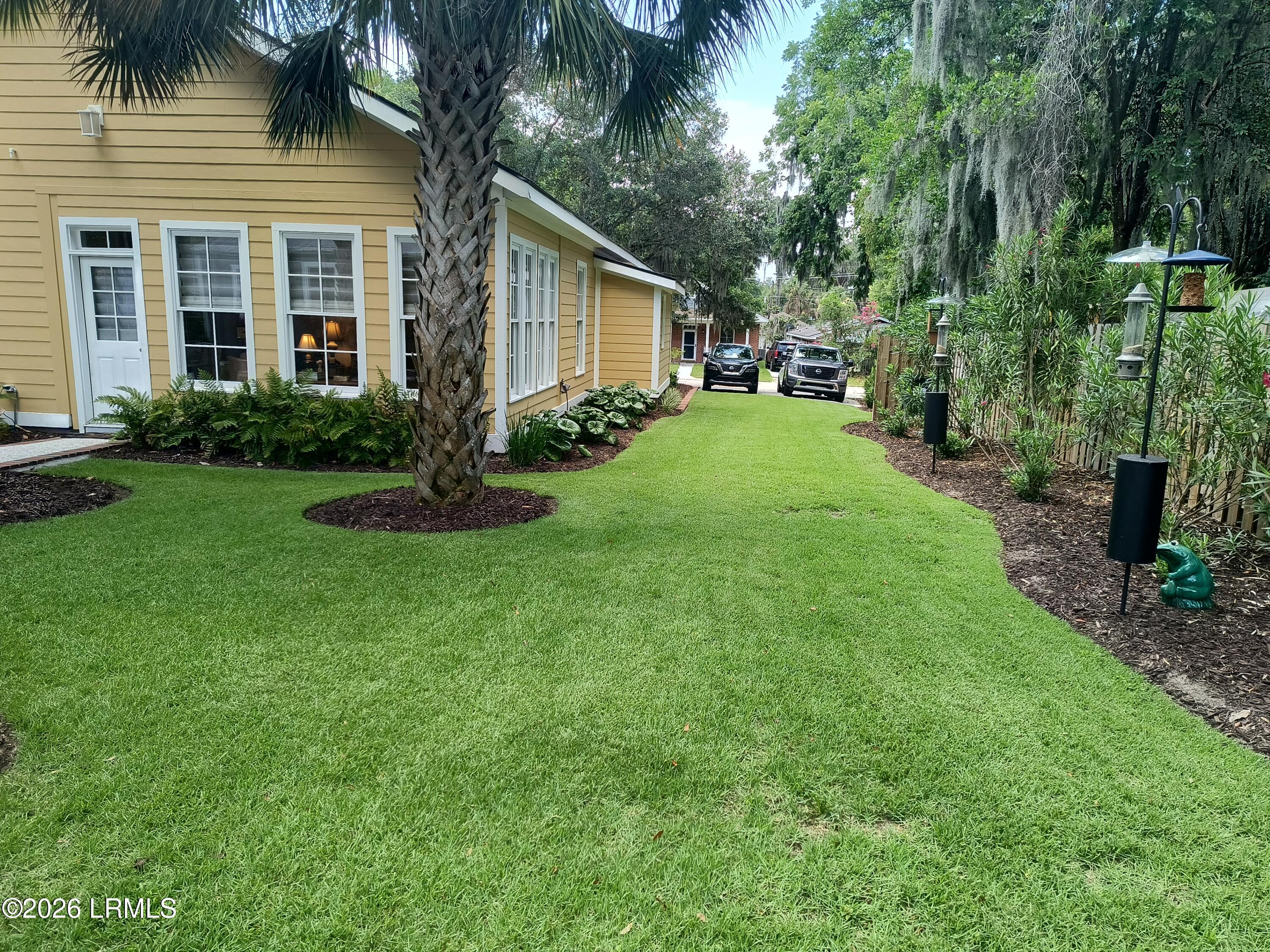 1111 Washington Street Beaufort, SC 29902 - Photo 12 of 31 Rear view of side yard