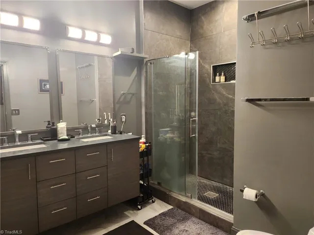 $1,350 | 360 South Elm Street, Unit 209, Greensboro, NC 27401