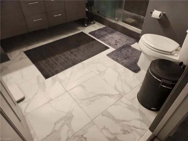 $1,350 | 360 South Elm Street, Unit 209, Greensboro, NC 27401