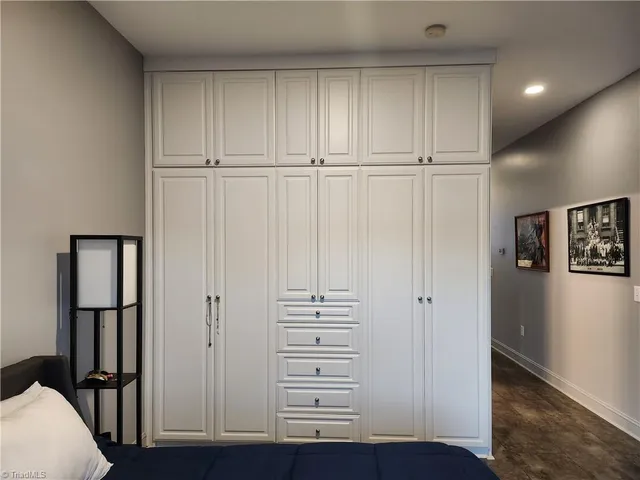 $1,350 | 360 South Elm Street, Unit 209, Greensboro, NC 27401