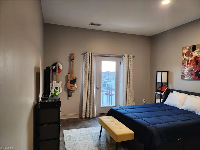 $1,350 | 360 South Elm Street, Unit 209, Greensboro, NC 27401