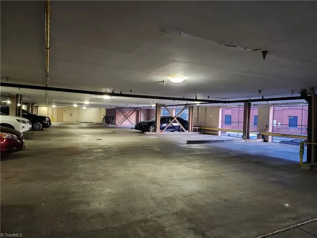 $1,350 | 360 South Elm Street, Unit 209, Greensboro, NC 27401