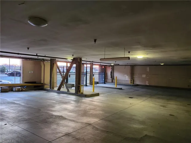 $1,350 | 360 South Elm Street, Unit 209, Greensboro, NC 27401