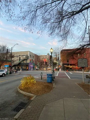 $1,350 | 360 South Elm Street, Unit 209, Greensboro, NC 27401