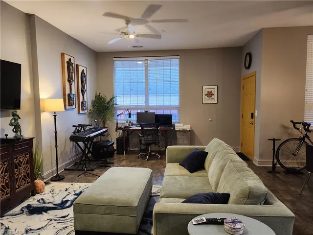 $1,350 | 360 South Elm Street, Unit 209, Greensboro, NC 27401