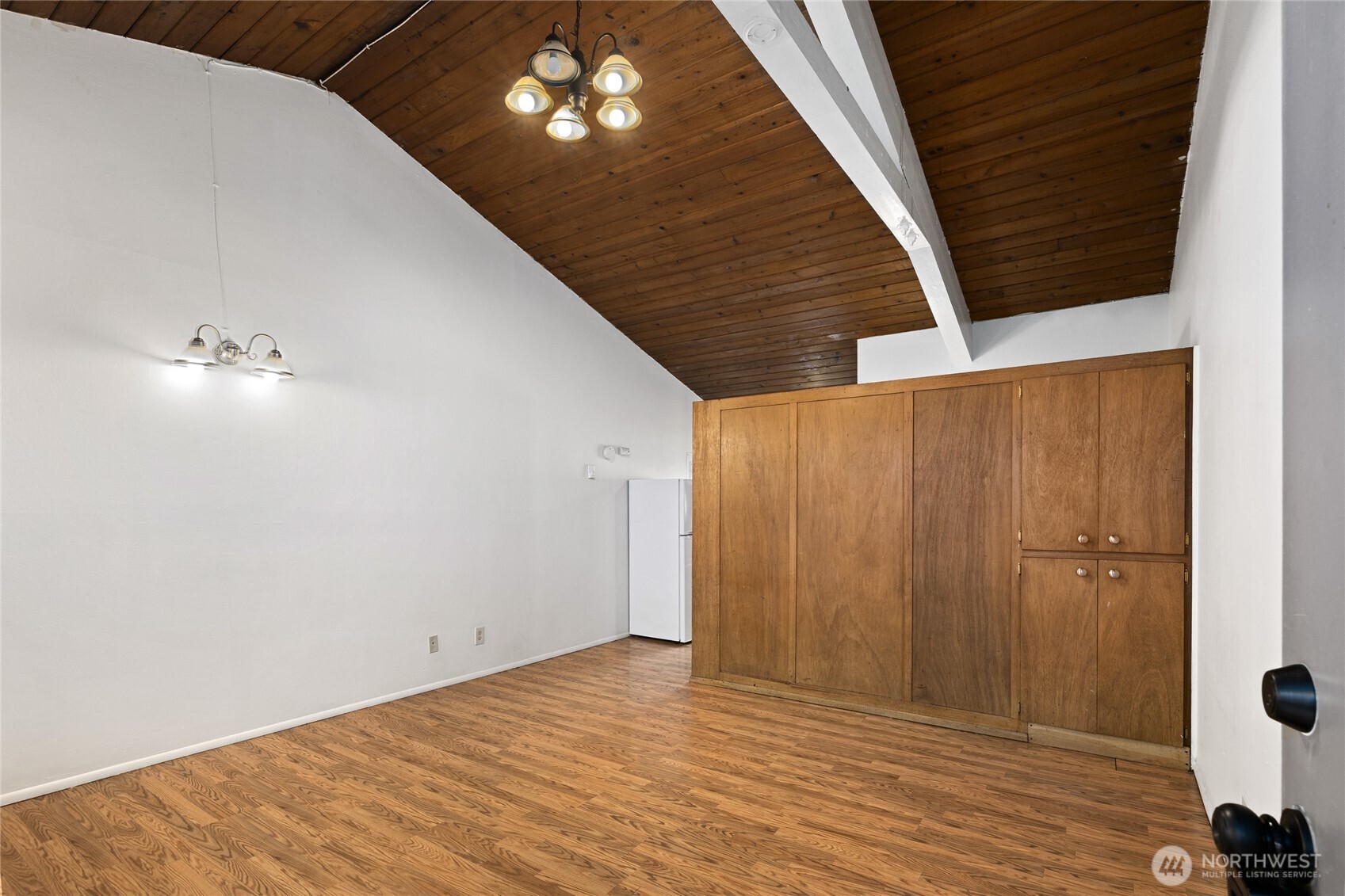 1718 Summit Avenue Seattle, WA 98122 - Photo 3 of 11 a view of an empty room